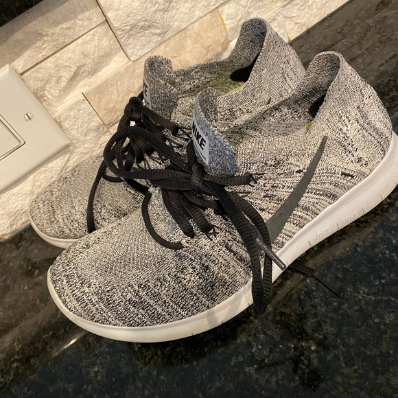 Nike Running Shoes - like new - Picture 7 of 7